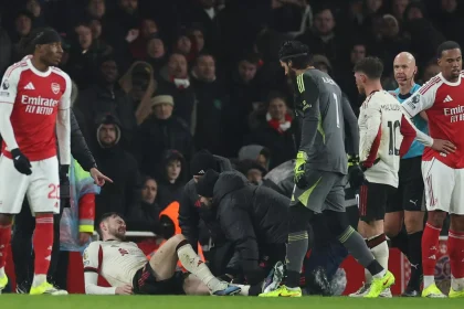 Martinelli Says Sorry After Shoving Injured Bradley